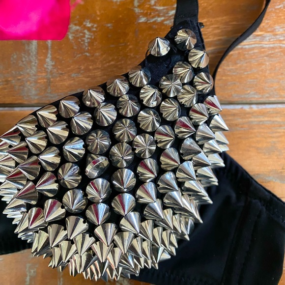 Good Time Metallic Spiked Studded Push-up Bra (Size 34B)🌹 - Picture 12 of 15